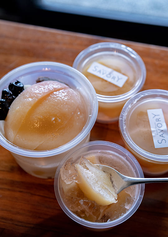 人気のお持ち帰りデザートも桃がメインに変わりました 京都八百一本館